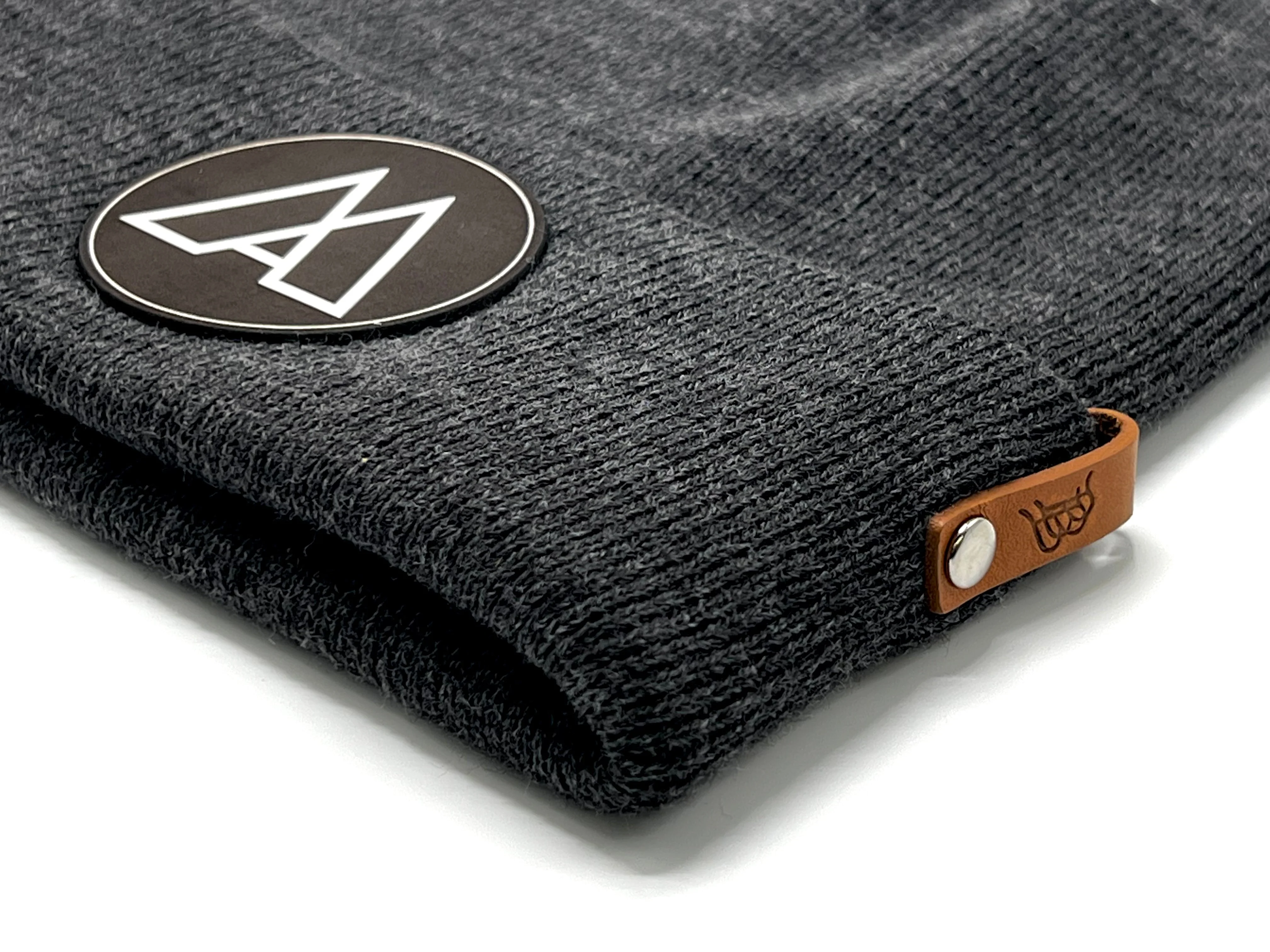 Artius Man Charcoal Beanie - Image 2