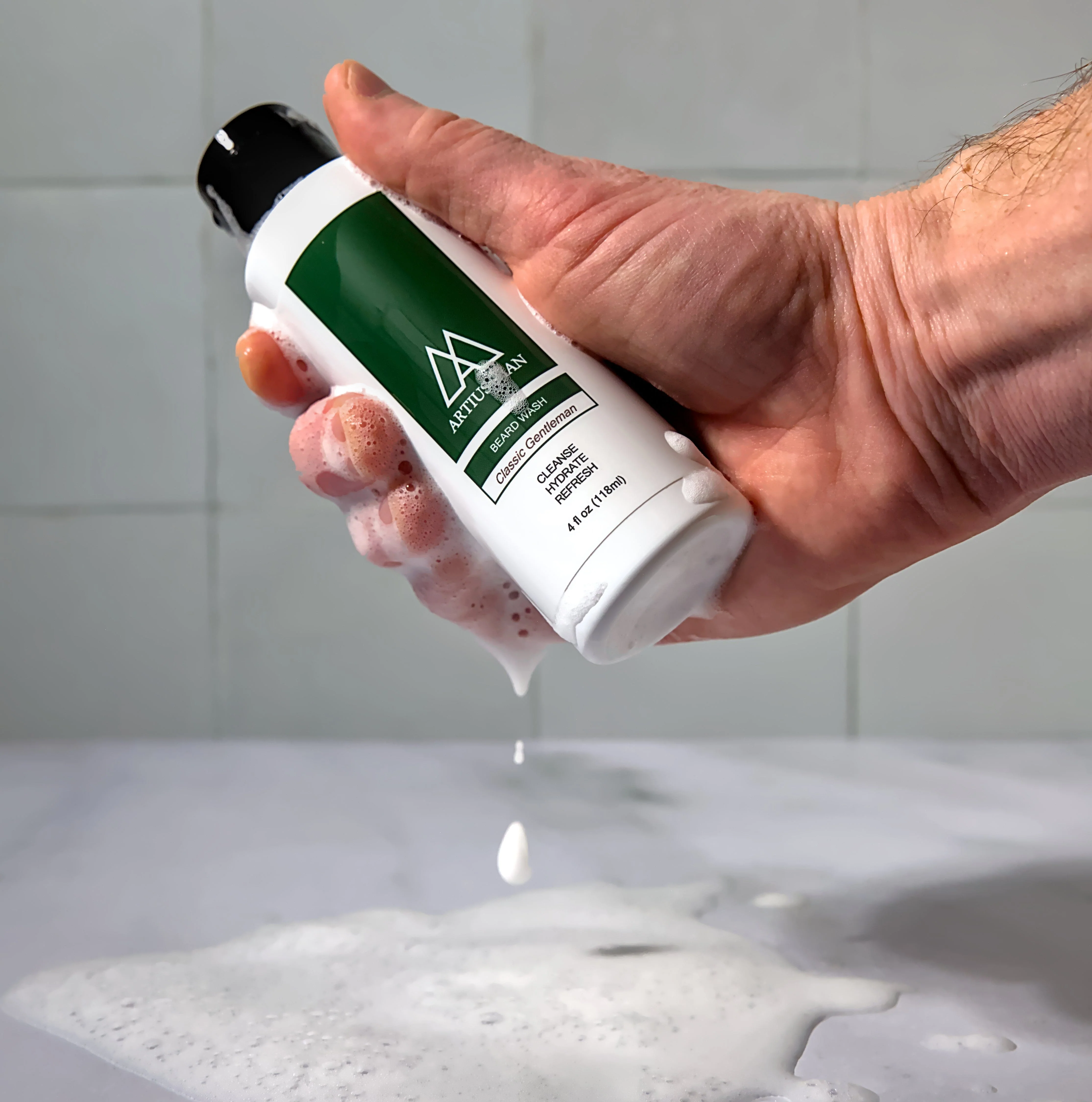 Classic Gentleman: Sandalwood Beard Shampoo - Image 2